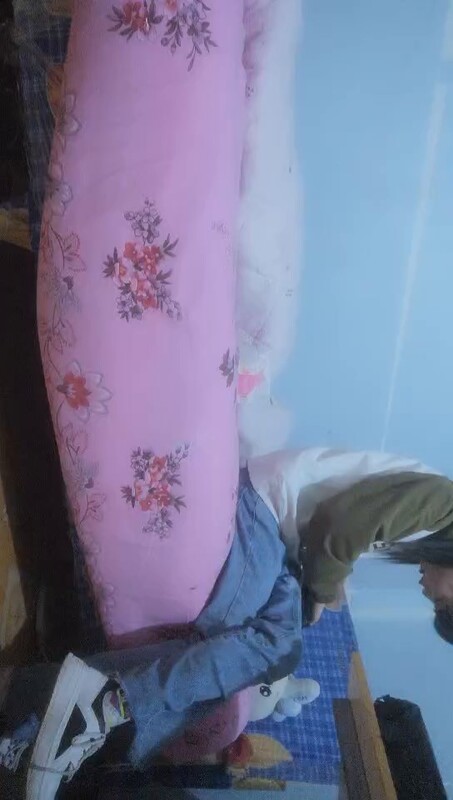 红灯区实战无套内射 馒头嫩逼妹子扒开蜜穴特写 扶着巨根后入狂插 淫液飞溅种子灌满子宫